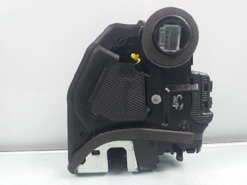 Recambio de cerradura puerta trasera izquierda para toyota auris active referencia OEM IAM   