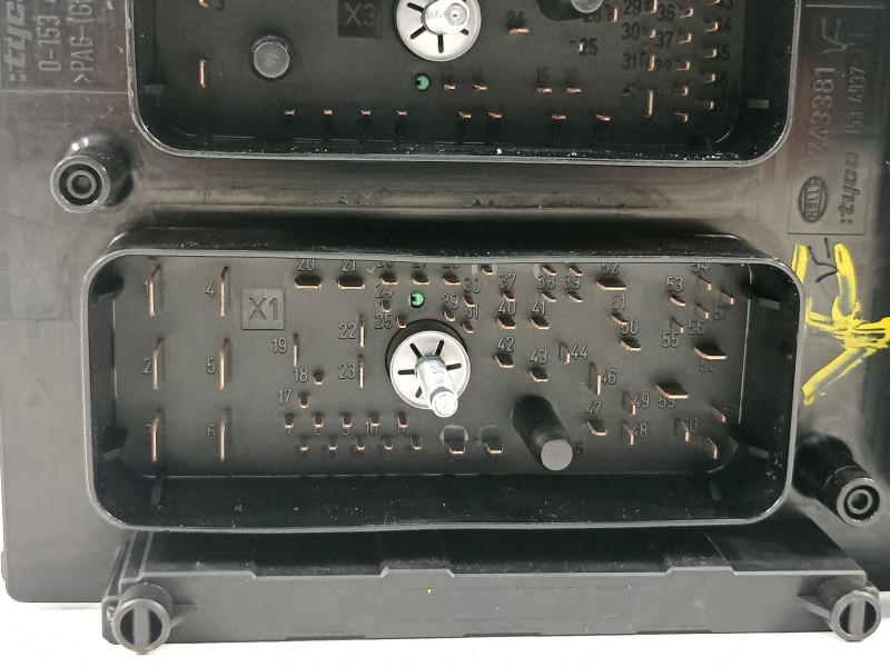 Recambio de caja reles / fusibles para opel astra h ber. cosmo referencia OEM IAM 13250232KA 743381 