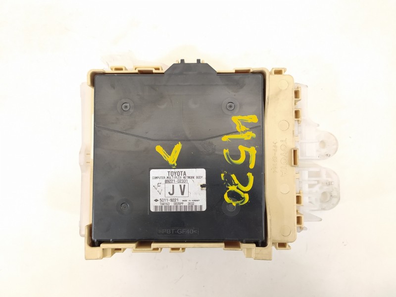 Recambio de caja reles / fusibles para toyota auris active referencia OEM IAM 63583366 8273012X70A 8922102331