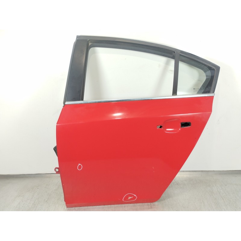 Recambio de puerta trasera izquierda para chevrolet cruze lt referencia OEM IAM 95987763  