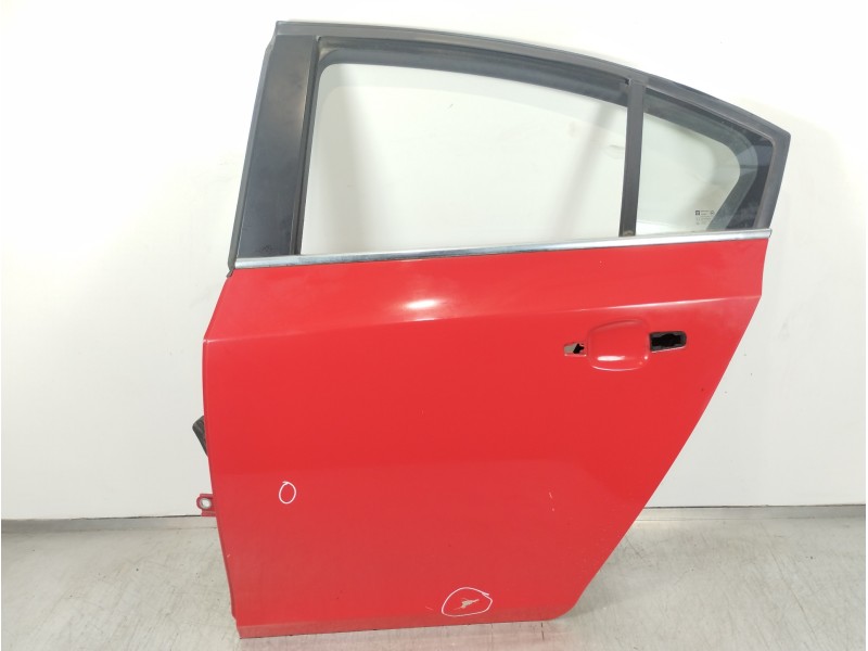 Recambio de puerta trasera izquierda para chevrolet cruze lt referencia OEM IAM 95987763  