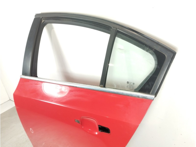 Recambio de puerta trasera izquierda para chevrolet cruze lt referencia OEM IAM 95987763  