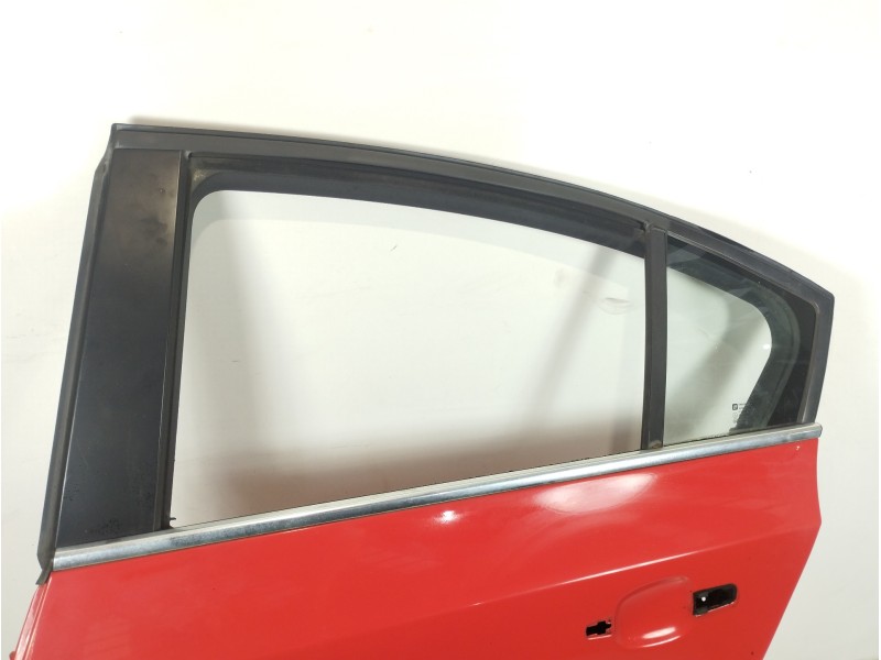 Recambio de puerta trasera izquierda para chevrolet cruze lt referencia OEM IAM 95987763  