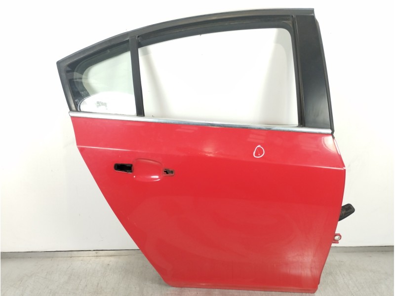 Recambio de puerta trasera derecha para chevrolet cruze lt referencia OEM IAM 95987763  