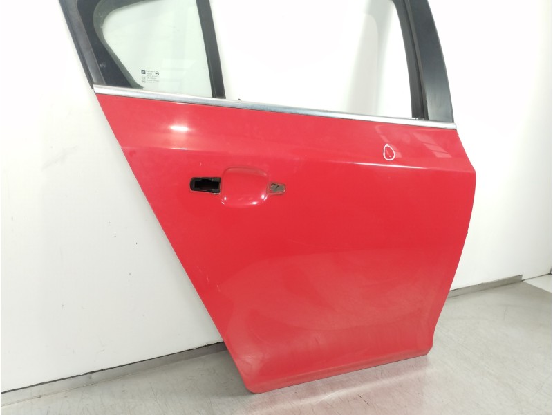 Recambio de puerta trasera derecha para chevrolet cruze lt referencia OEM IAM 95987763  
