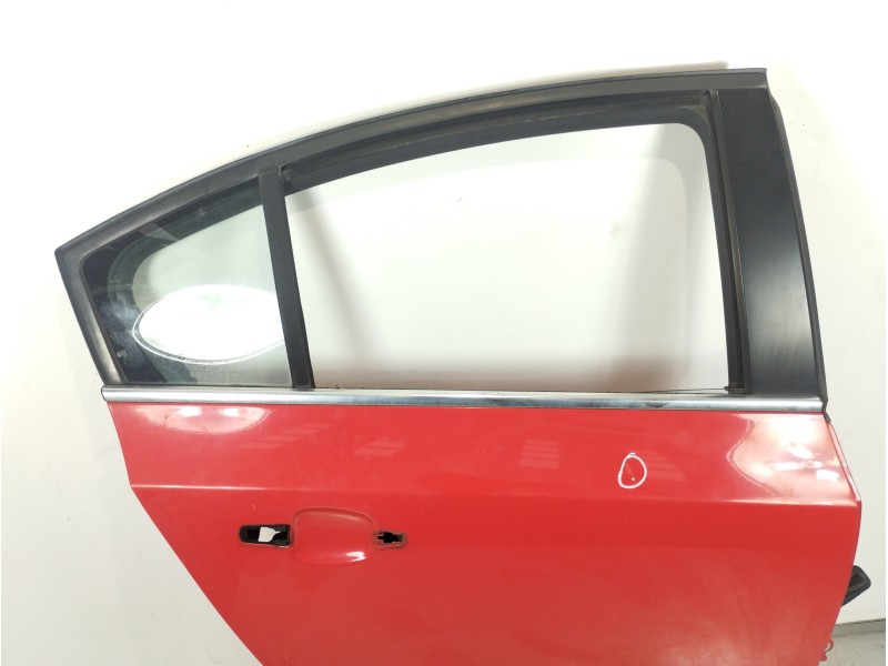 Recambio de puerta trasera derecha para chevrolet cruze lt referencia OEM IAM 95987763  