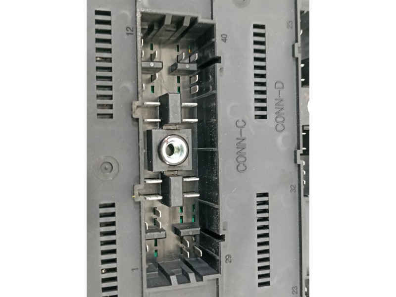 Recambio de caja reles / fusibles para ssangyong korando line 4x2 referencia OEM IAM 8297034031  