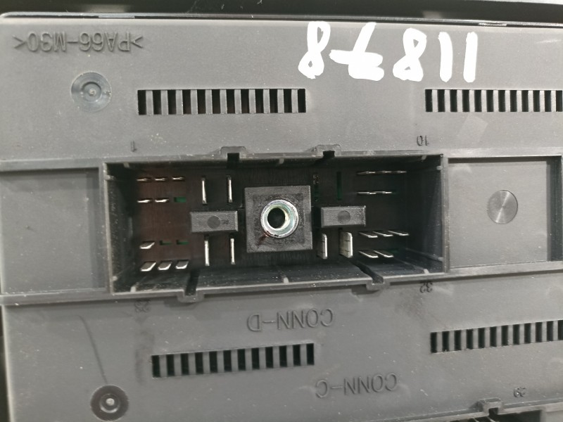 Recambio de caja reles / fusibles para ssangyong korando line 4x2 referencia OEM IAM 8297034031  