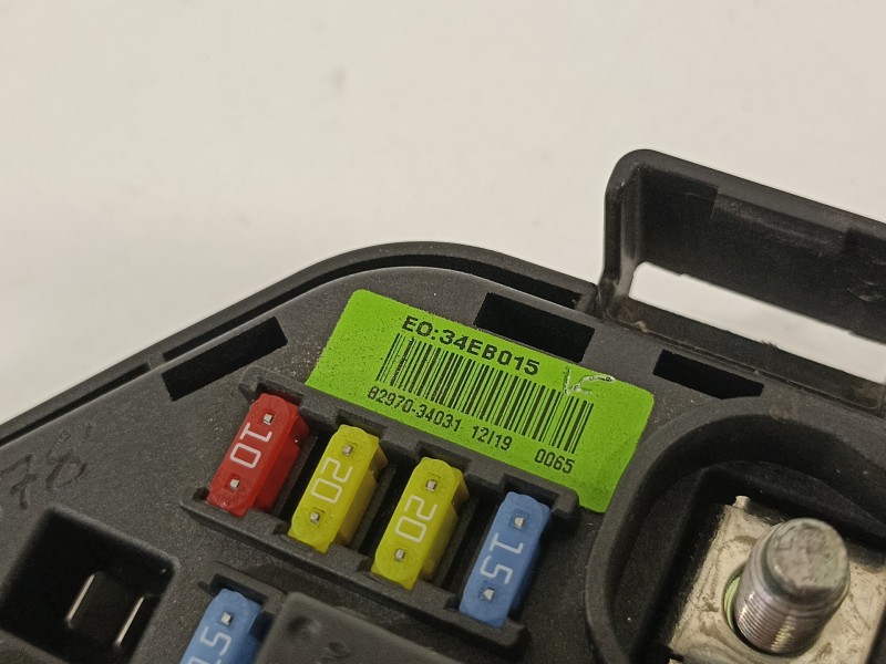 Recambio de caja reles / fusibles para ssangyong korando line 4x2 referencia OEM IAM 8297034031  