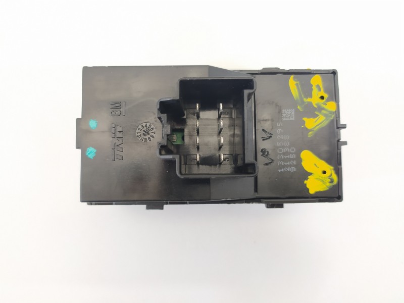 Recambio de mando elevalunas delantero izquierdo para chevrolet cruze lt referencia OEM IAM 13305295  