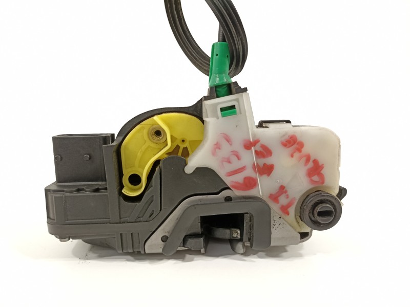 Recambio de cerradura puerta trasera izquierda para chevrolet cruze lt referencia OEM IAM 13503177  