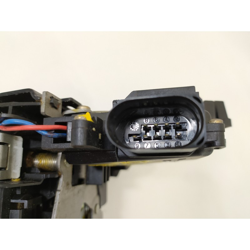 Recambio de cerradura puerta delantera izquierda para audi a4 berlina (8e) 1.9 tdi (96kw) referencia OEM IAM 4B1837015G  