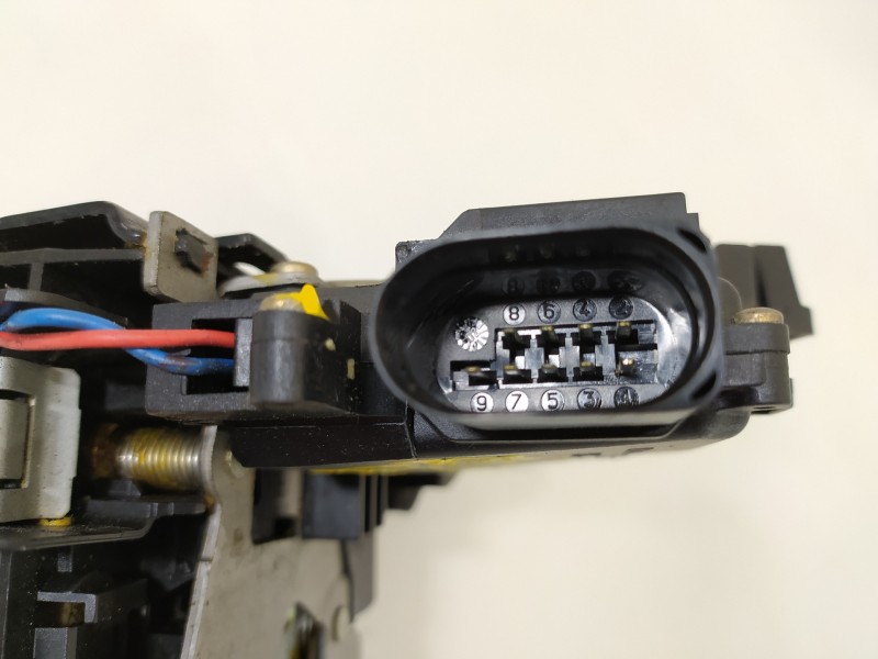 Recambio de cerradura puerta delantera izquierda para audi a4 berlina (8e) 1.9 tdi (96kw) referencia OEM IAM 4B1837015G  