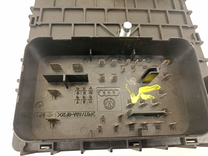 Recambio de caja reles / fusibles para volkswagen passat variant (3c5) highline referencia OEM IAM 3C0937125  