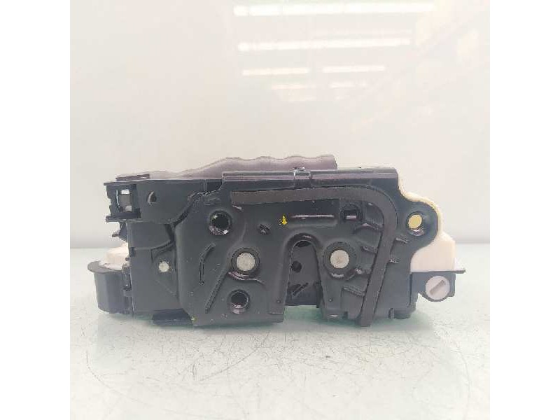 Recambio de cerradura puerta trasera izquierda para volkswagen passat lim. (3g2) sport bmt referencia OEM IAM 5E0839015A  
