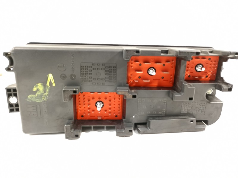 Recambio de caja reles / fusibles para saab 9-3 berlina 2.2 tid arc referencia OEM IAM 519073035 12795732 