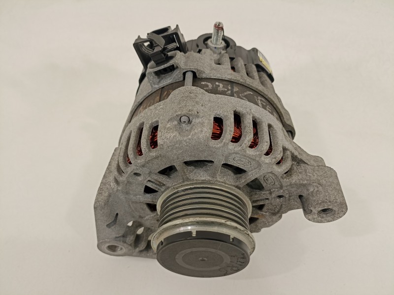 Recambio de alternador para hyundai kona essence 2wd referencia OEM IAM 3730004950  