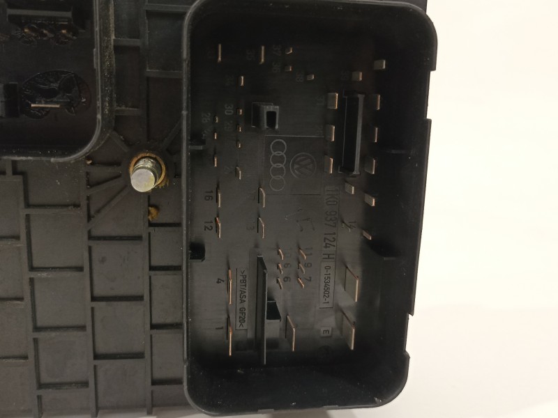 Recambio de caja reles / fusibles para audi a3 (8p) 2.0 tdi ambiente referencia OEM IAM 1K0937124H  