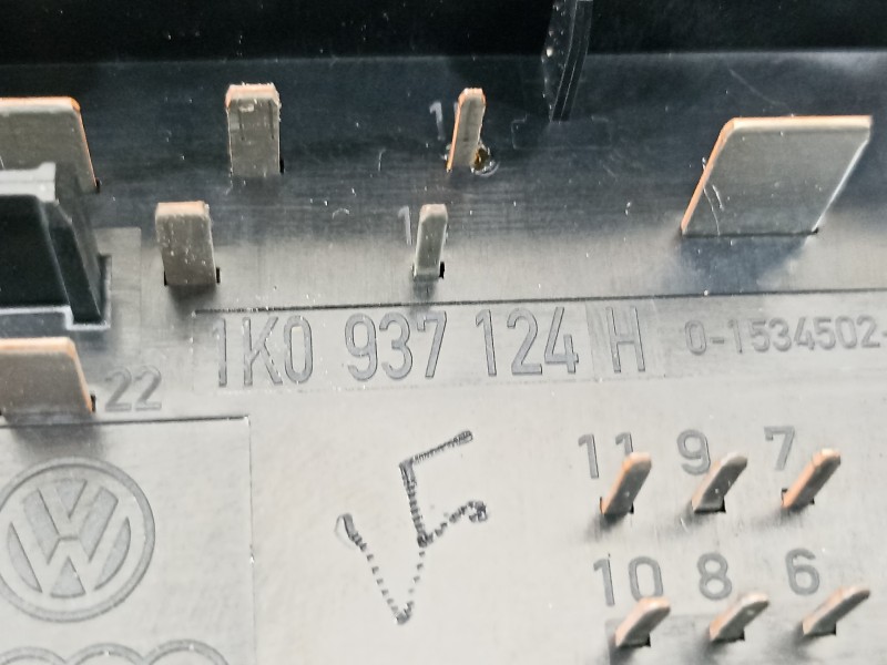 Recambio de caja reles / fusibles para audi a3 (8p) 2.0 tdi ambiente referencia OEM IAM 1K0937124H  