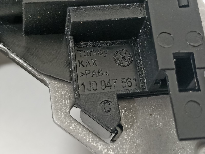 Recambio de palanca freno de mano para seat arona xperience referencia OEM IAM 6F0711301Q  