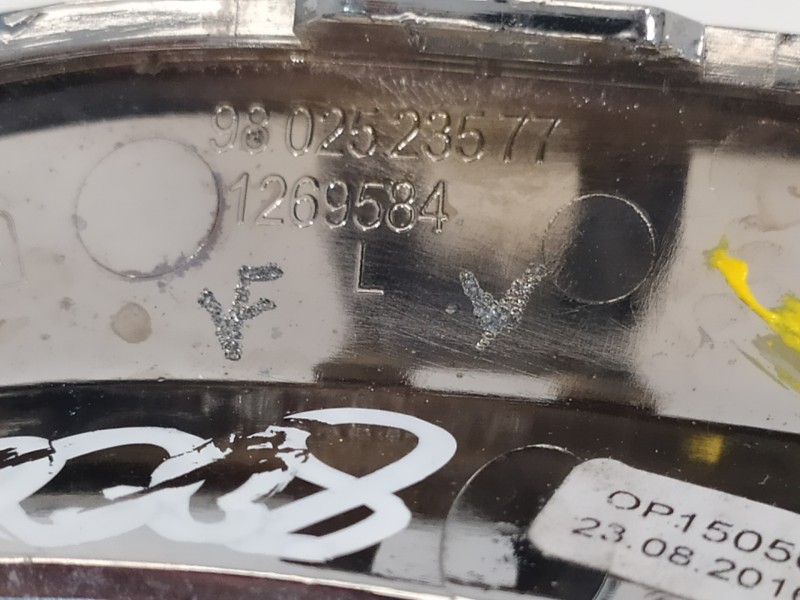 Recambio de rejilla delantera para peugeot 2008 (--.2013) allure referencia OEM IAM 9802523577  