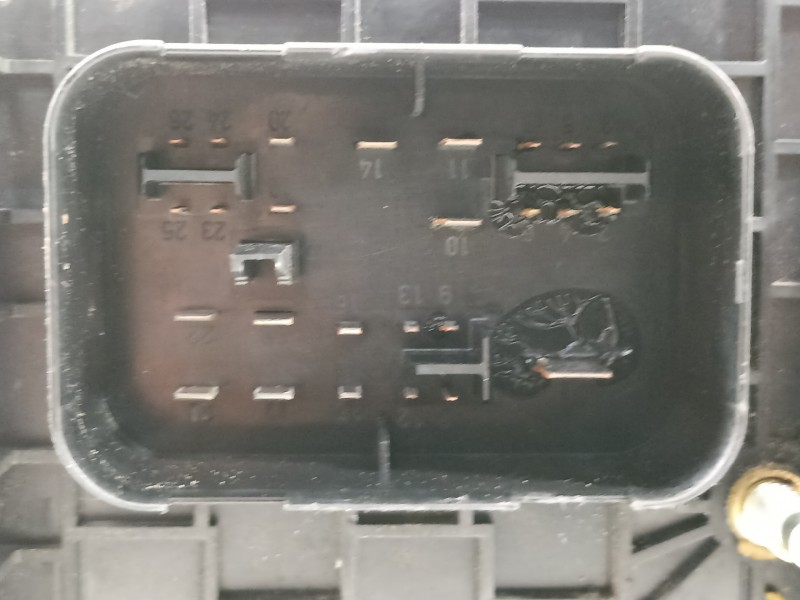 Recambio de caja reles / fusibles para audi a3 (8p) 2.0 tdi ambiente referencia OEM IAM 1K0937124H  