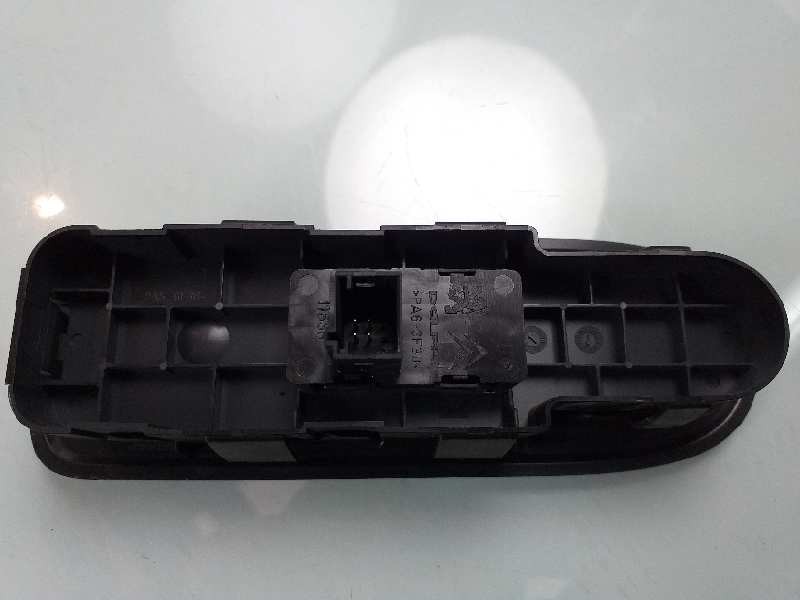 Recambio de mando elevalunas delantero derecho para peugeot 308 sport referencia OEM IAM 96565184XT  