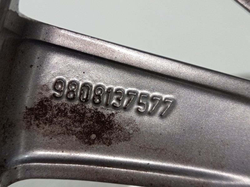 Recambio de llanta para peugeot 208 1.5 blue-hdi fap referencia OEM IAM 9808137577  
