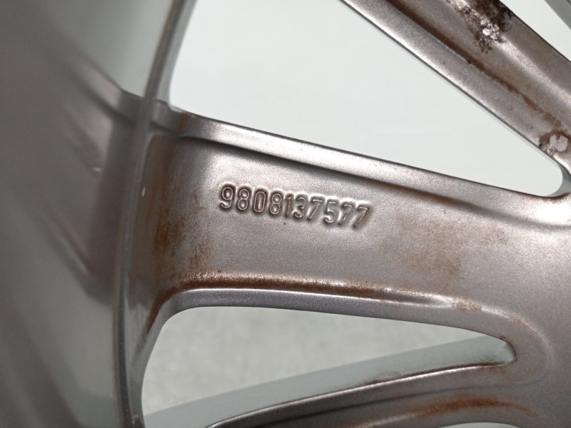 Recambio de llanta para peugeot 208 1.5 blue-hdi fap referencia OEM IAM 9808137577  