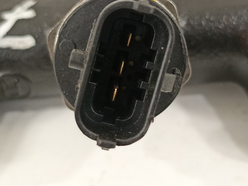 Recambio de rampa inyectora para renault kangoo furgón compact professional referencia OEM IAM 8201157327 151251711 0281006241