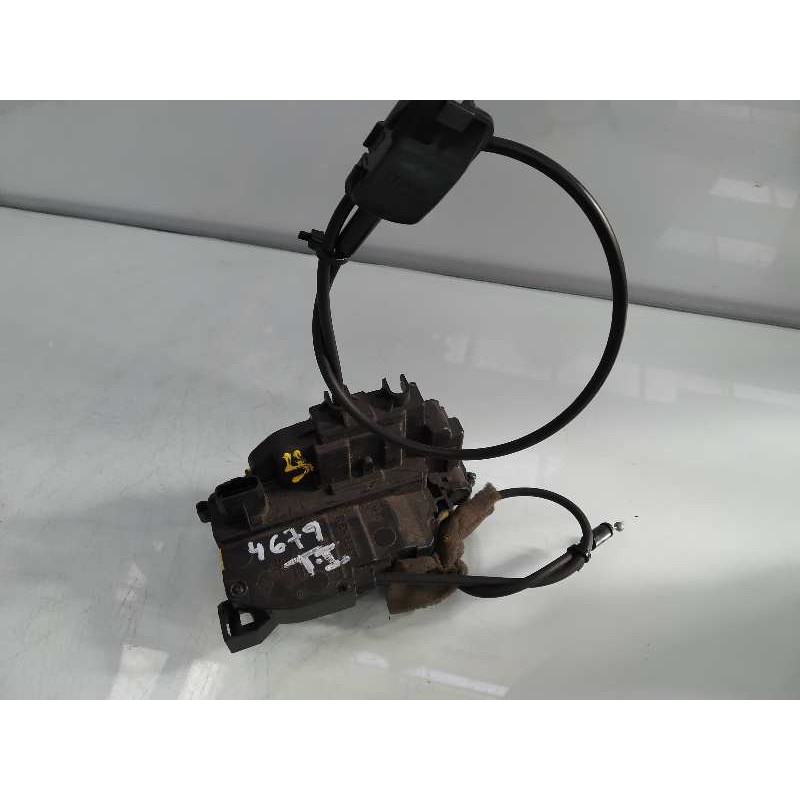 Recambio de cerradura puerta trasera izquierda para renault clio iii business referencia OEM IAM 8200300128  