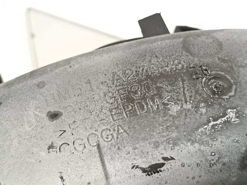 Recambio de tapa exterior combustible para ford focus lim. (cb8) trend referencia OEM IAM BM51A405A02AC AU519A095AA AU519A095AA