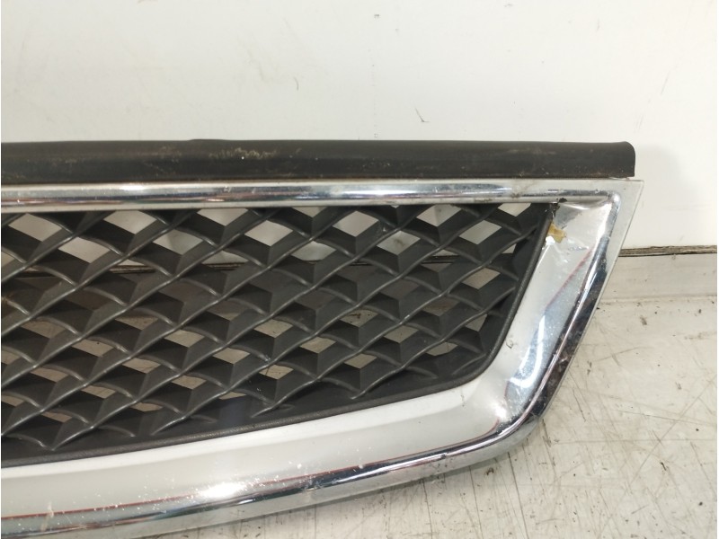 Recambio de rejilla delantera para ford focus berlina (cap) ambiente (d) referencia OEM IAM 4M518C436B  