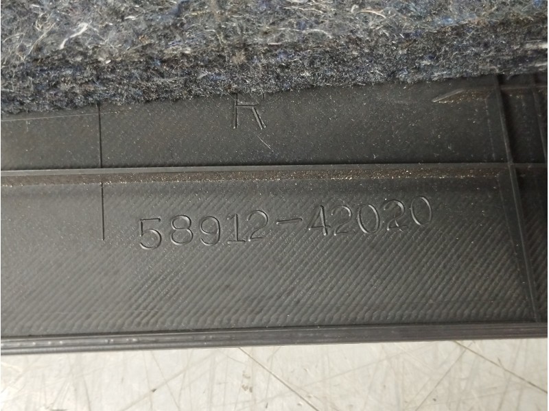 Recambio de apoyabrazos central para toyota rav 4 (a3) sol cross sport referencia OEM IAM 5891242020  