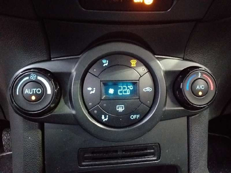 Recambio de mando climatizador para ford fiesta (ccn) trend referencia OEM IAM 8A6T18C612  