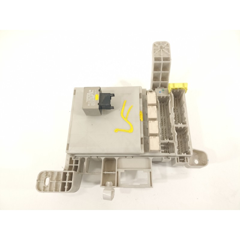 Recambio de caja reles / fusibles para toyota land cruiser (j12) 3.0 d-4d gx referencia OEM IAM 8198050030  