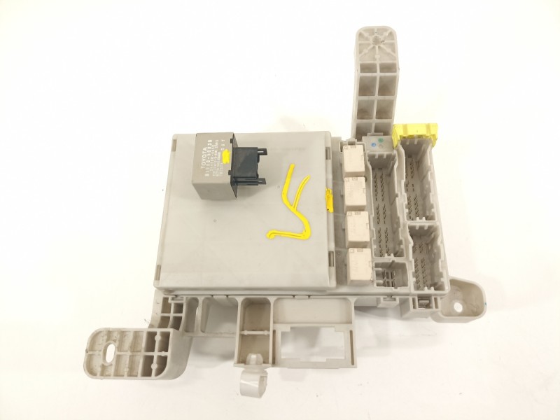 Recambio de caja reles / fusibles para toyota land cruiser (j12) 3.0 d-4d gx referencia OEM IAM 8198050030  