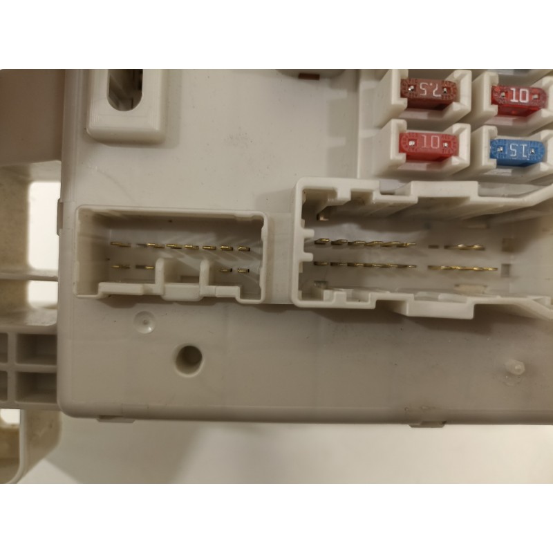 Recambio de caja reles / fusibles para toyota land cruiser (j12) 3.0 d-4d gx referencia OEM IAM 8198050030  