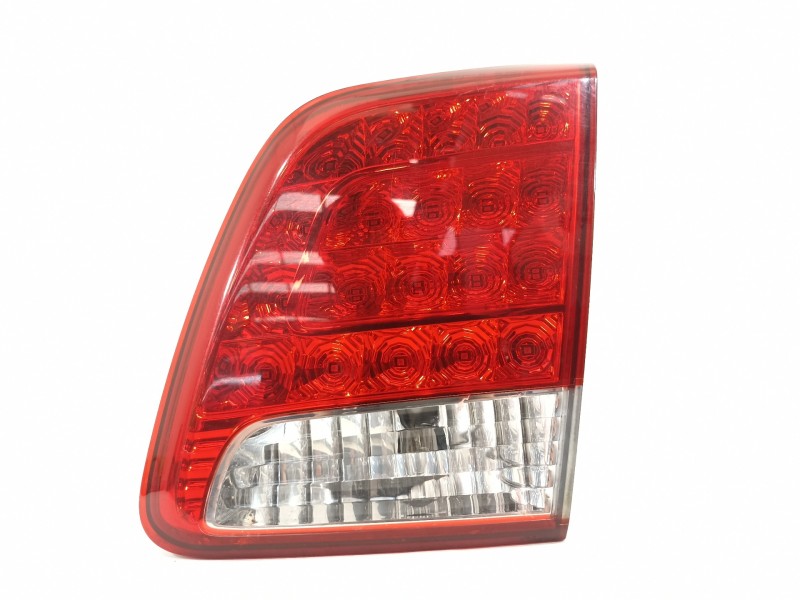 Recambio de piloto trasero derecho en porton para kia sorento active 4wd referencia OEM IAM 924062P100  