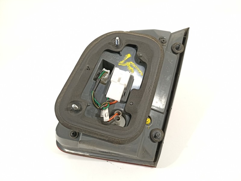 Recambio de piloto trasero izquierdo en porton para kia sorento active 4wd referencia OEM IAM 924052P100  