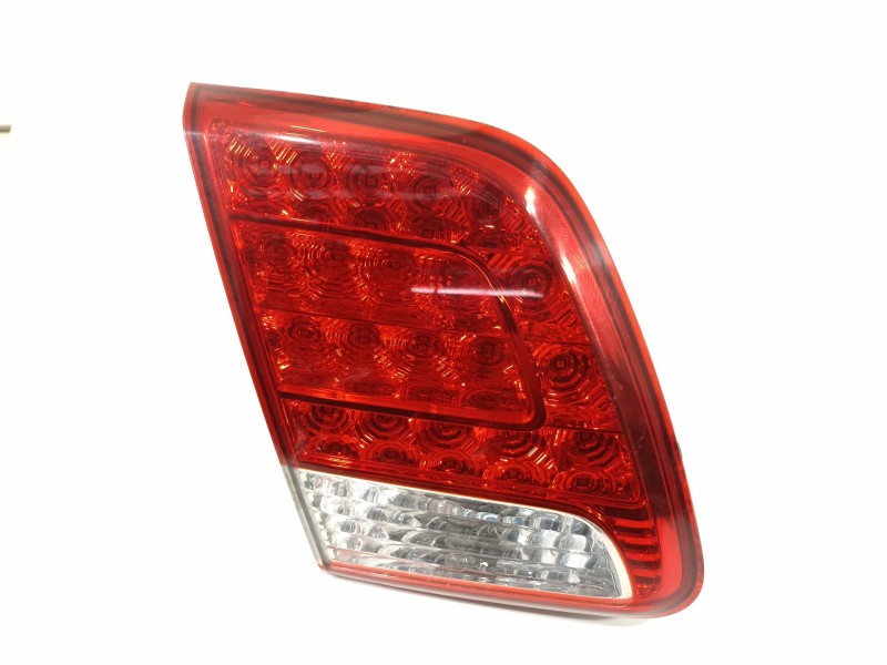 Recambio de piloto trasero izquierdo en porton para kia sorento active 4wd referencia OEM IAM 924052P100  