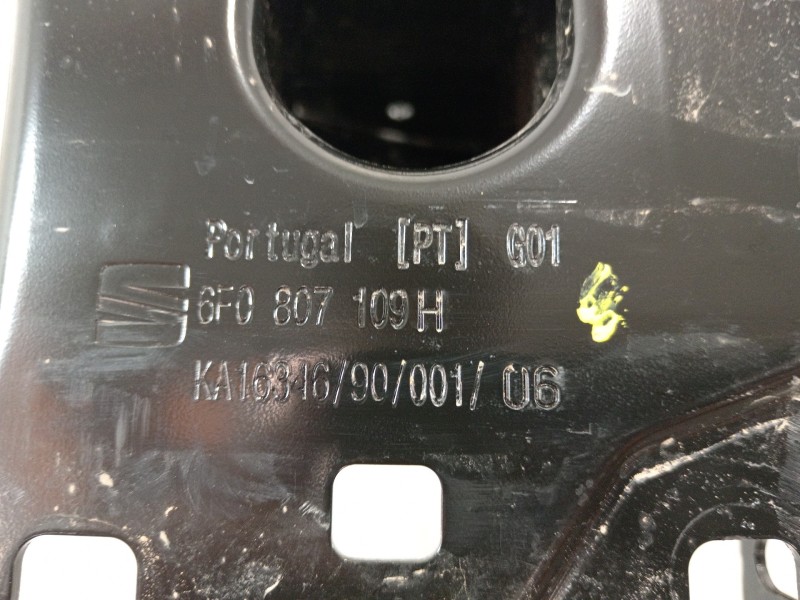 Recambio de refuerzo paragolpes delantero para seat arona xperience referencia OEM IAM 6F0807095A 6F0807111B 6F0807109H