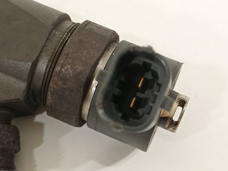 Recambio de inyector para opel insignia sports tourer 2.0 16v cdti referencia OEM IAM 0445110327  