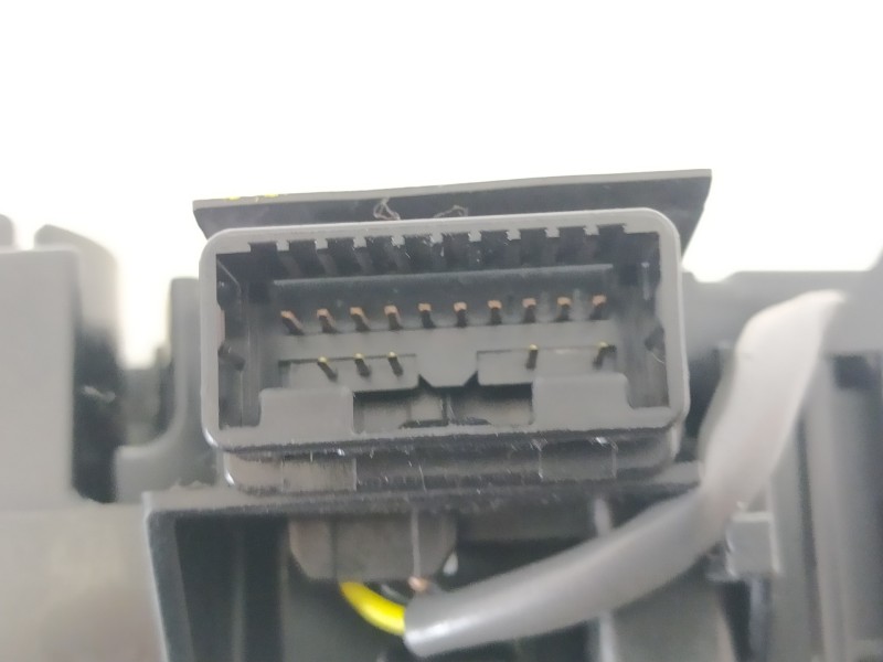 Recambio de mando luces para toyota avensis (t27) active referencia OEM IAM 0519017F373  