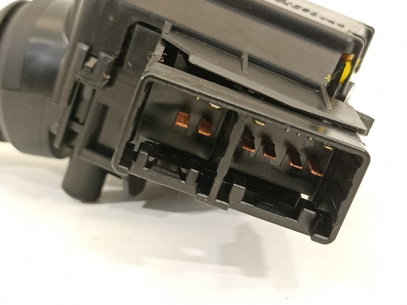 Recambio de mando limpia para toyota avensis (t27) active referencia OEM IAM 0519017F381  