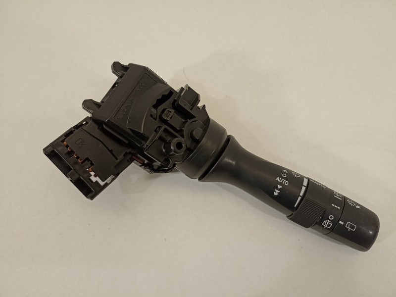 Recambio de mando limpia para toyota avensis (t27) active referencia OEM IAM 0519017F381  