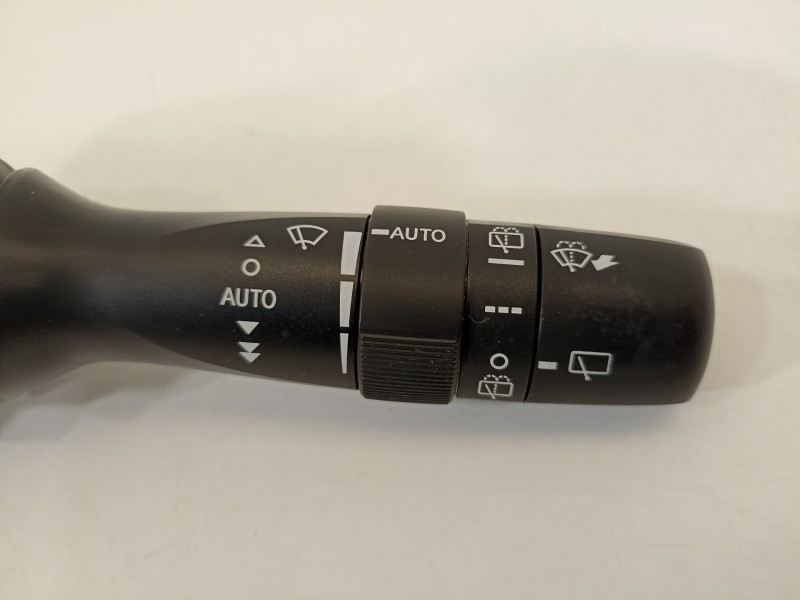 Recambio de mando limpia para toyota avensis (t27) active referencia OEM IAM 0519017F381  