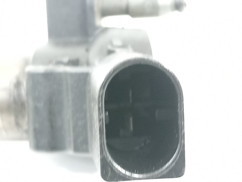 Recambio de inyector para volkswagen passat berlina (3c2) edition plus referencia OEM IAM 03L130277 0445116030 