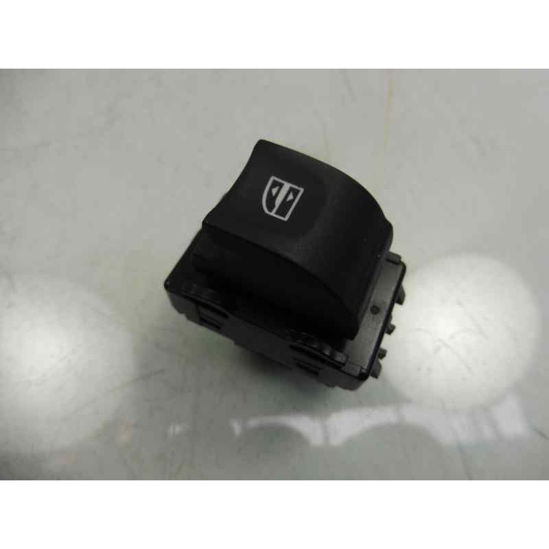 Recambio de mando elevalunas delantero derecho para renault megane iii berlina 5 p bose edition referencia OEM IAM 254010003R  