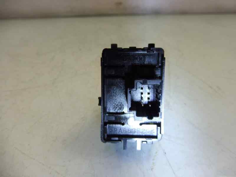 Recambio de mando elevalunas delantero derecho para renault megane iii berlina 5 p bose edition referencia OEM IAM 254010003R  